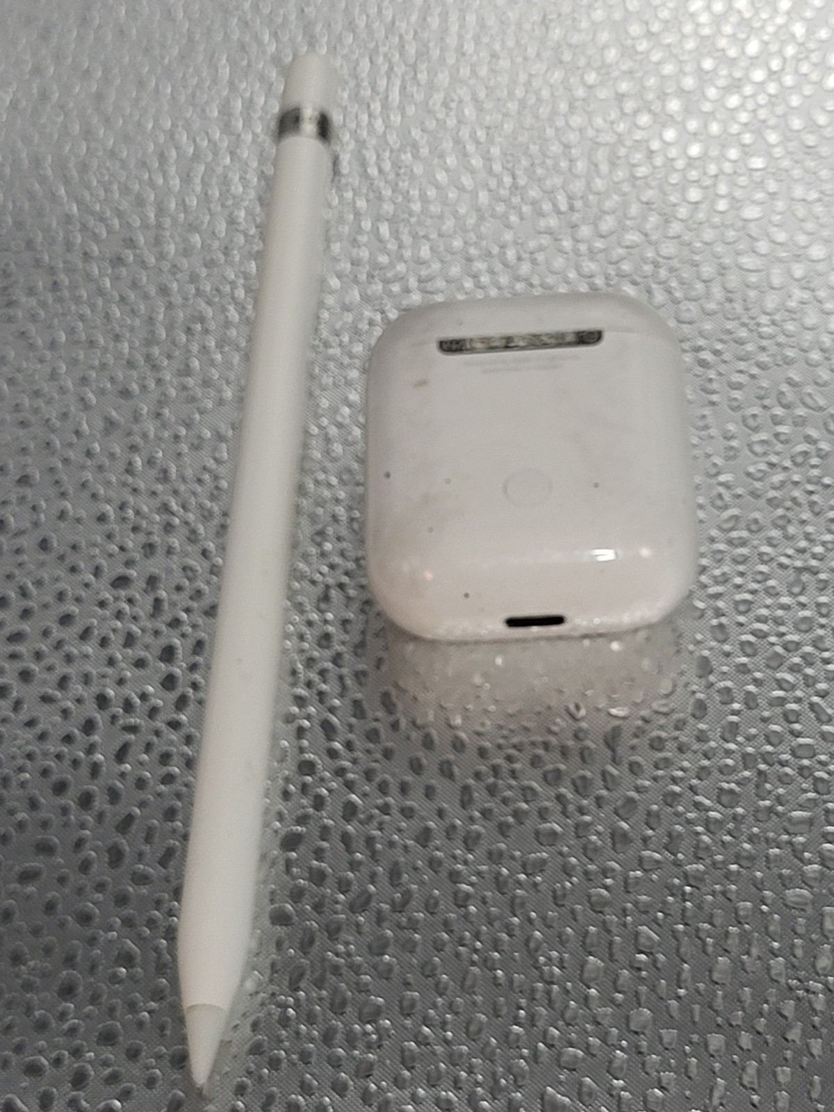 APPLE WHITE 1ST GEN PENCIL AIR PODS BUNDLE 