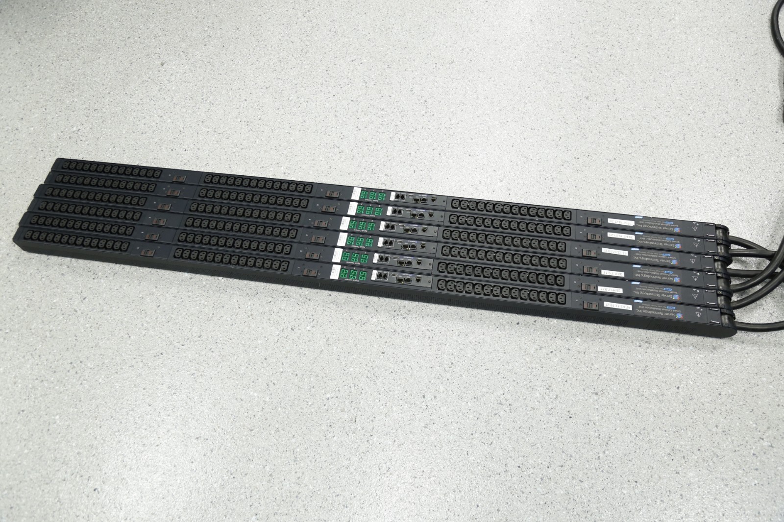 Lot of 6 Server Technology AA15L Sentry PDU CS42CS-YCBA2S000 L21-30P 208-240V 0U