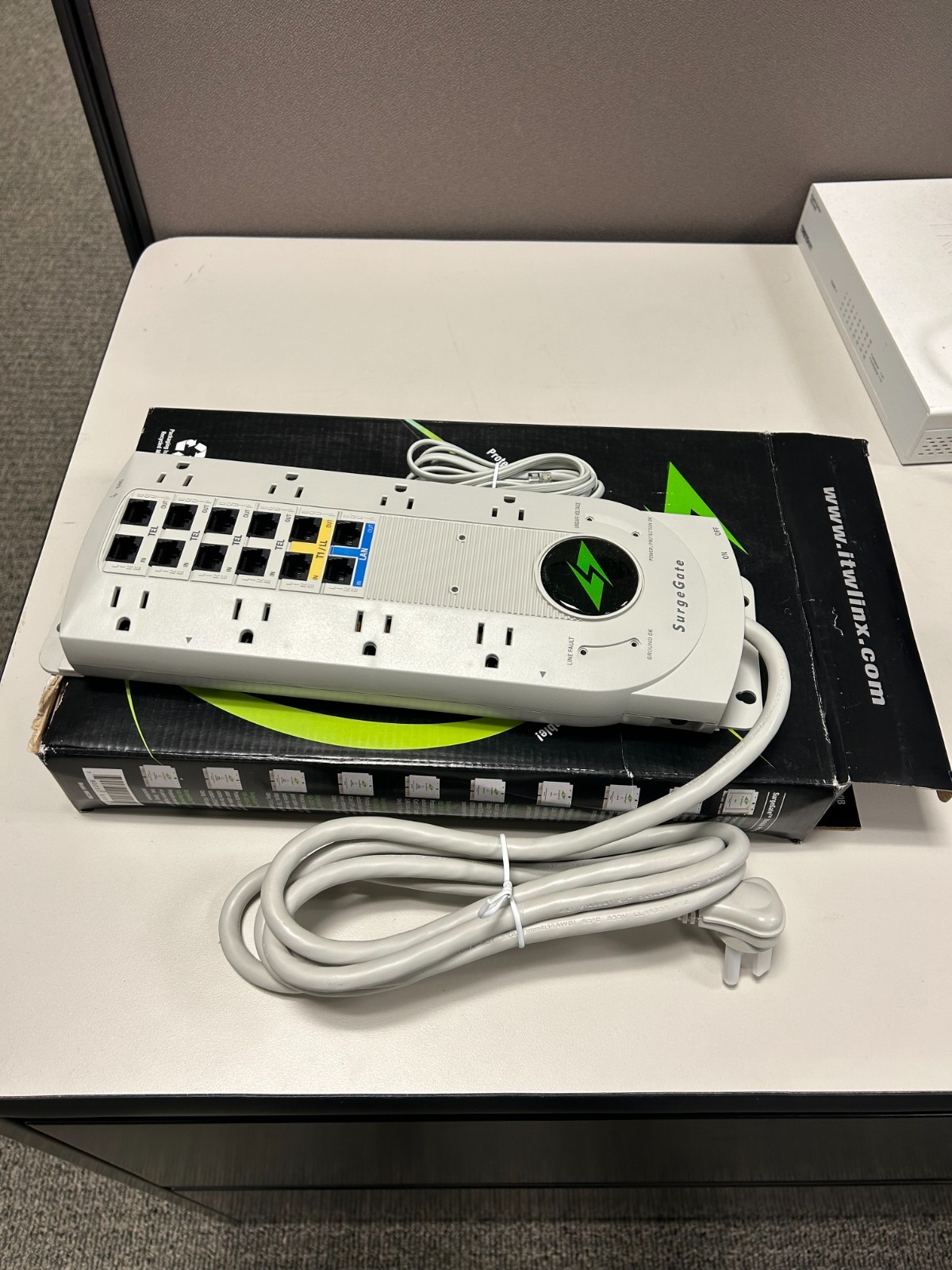 ITW Linx SurgeGate Model: M8COM 8 AC Outlets, LAN/T1/LL/TEL Line Protection
