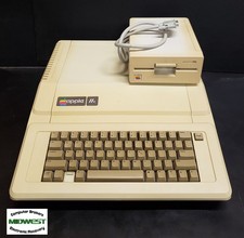 Apple IIe Enhanced Computer A2S2064 with 5.25 Drive A9M0107 picture