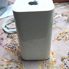 Apple AirPort Time Capsule Wireless Router 1300 Mbps 3 LAN Ports White picture