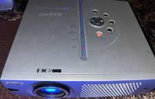 SANYO PLC-SW20 LCD Projector 16:9 1200 ANSI XGA Built-in Speakers Gray picture