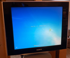 Sony SDM-HS73 17-Inch TFT LCD Color Computer Display - Working picture