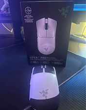 Razer Viper V3 Pro Optical Gaming Mouse - White Edition picture