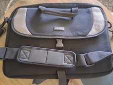 TARGUS BLACK LAPTOP COMPUTER MESSENGER BAG -HARDLY USED picture