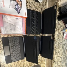 ESR Kitone GUSGU Rotate Magic Keyboard Folio 13 in Black RGB Trackpad/4 picture