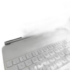 Apple Magic Keyboard for iPad Pro 12.9 A2480 White - Good, Tested Working picture