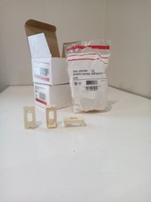 1 Box of 10 - WIREMOLD CM2-U2SVG SINGLE UNLOADED SVGA MODULE IVORY picture