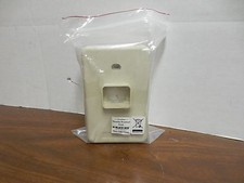BLACK BOX MODEL 501724 TYPE 1 SURFACE-MOUNT BOX picture