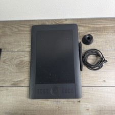 Wacom PTH-651 Intuos Pro Medium Graphics Tablet with Pen – Good Condition picture